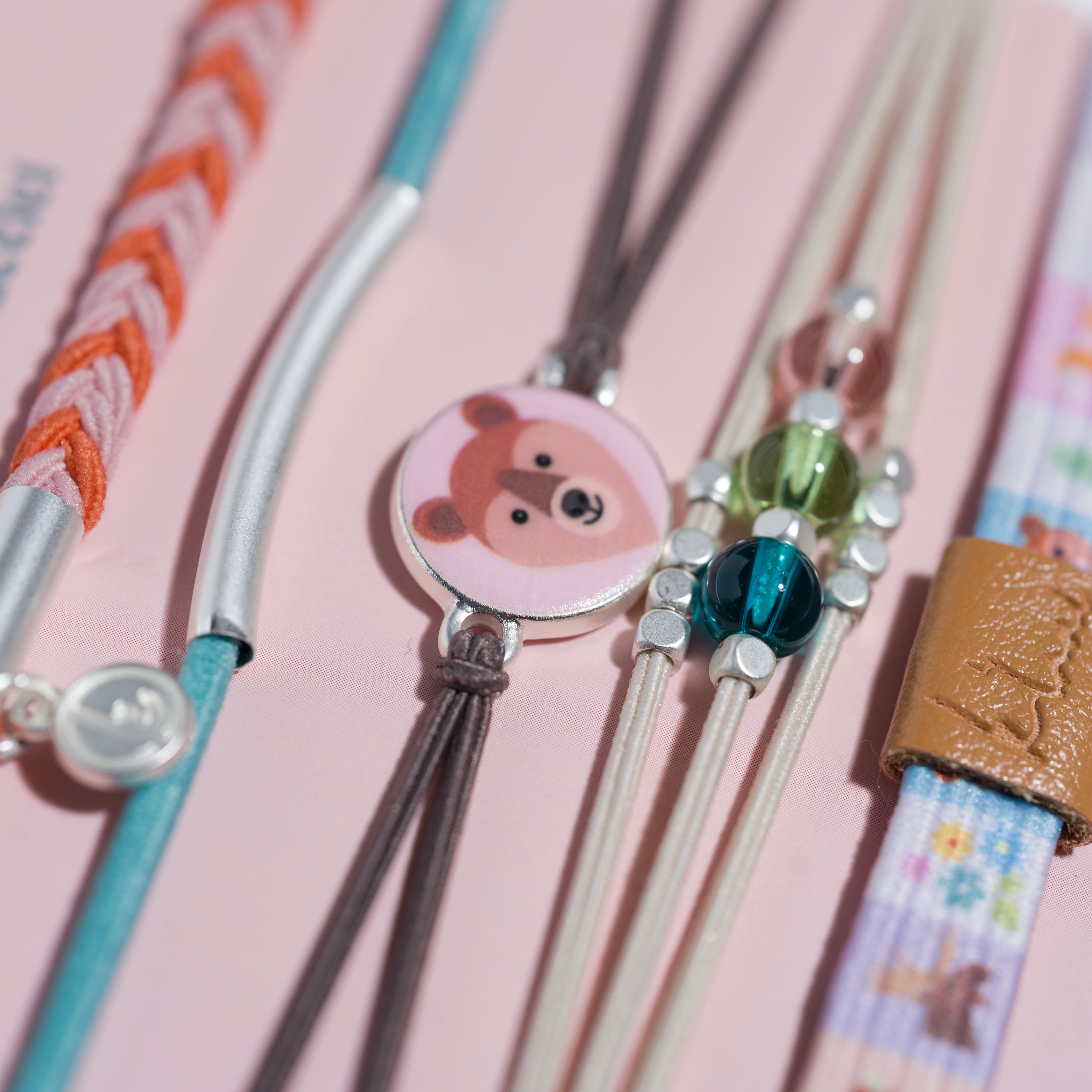 Adventure_HairTie_Macro_df657e1d-af23-4fde-9a98-9d611dc05391.jpg